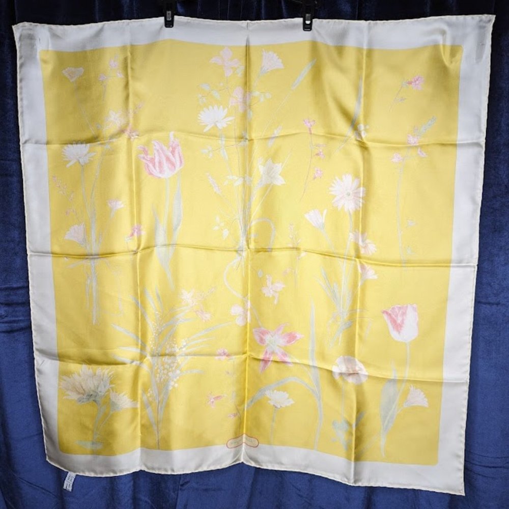 Salvatore Ferragamo 100% Silk Rare Floral Yellow Scarf - Picture 11 of 13